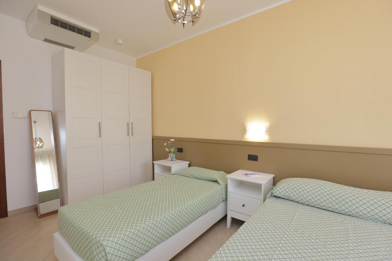 Residence Hotel Kriss Deiva Marina Bagian luar foto