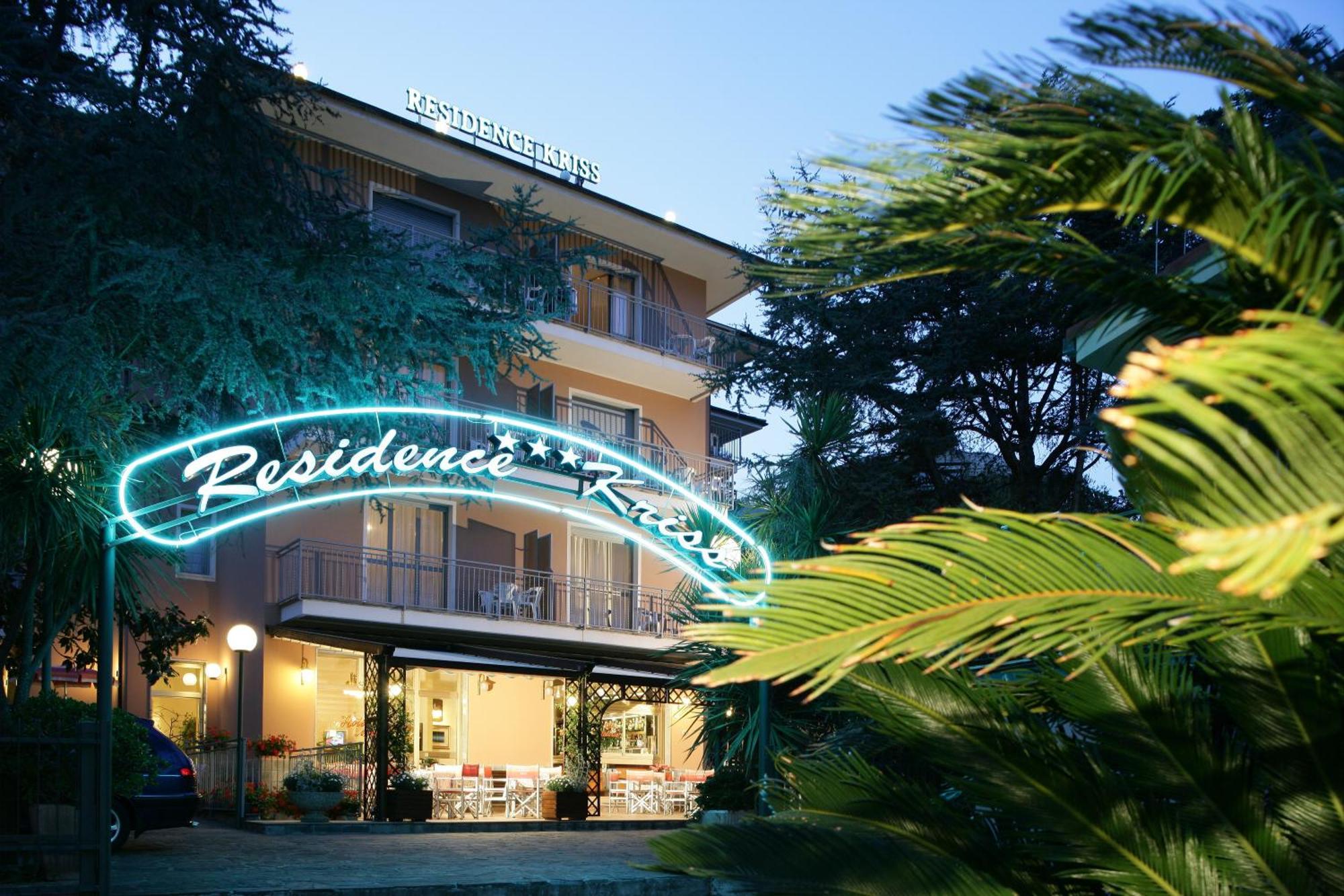 Residence Hotel Kriss Deiva Marina Bagian luar foto