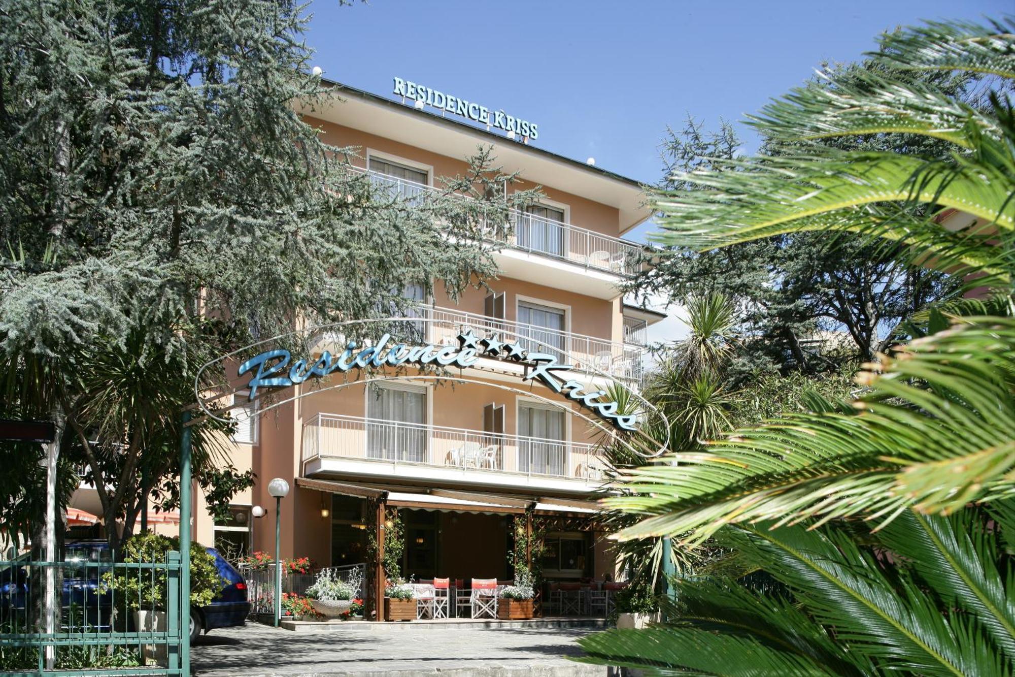 Residence Hotel Kriss Deiva Marina Bagian luar foto