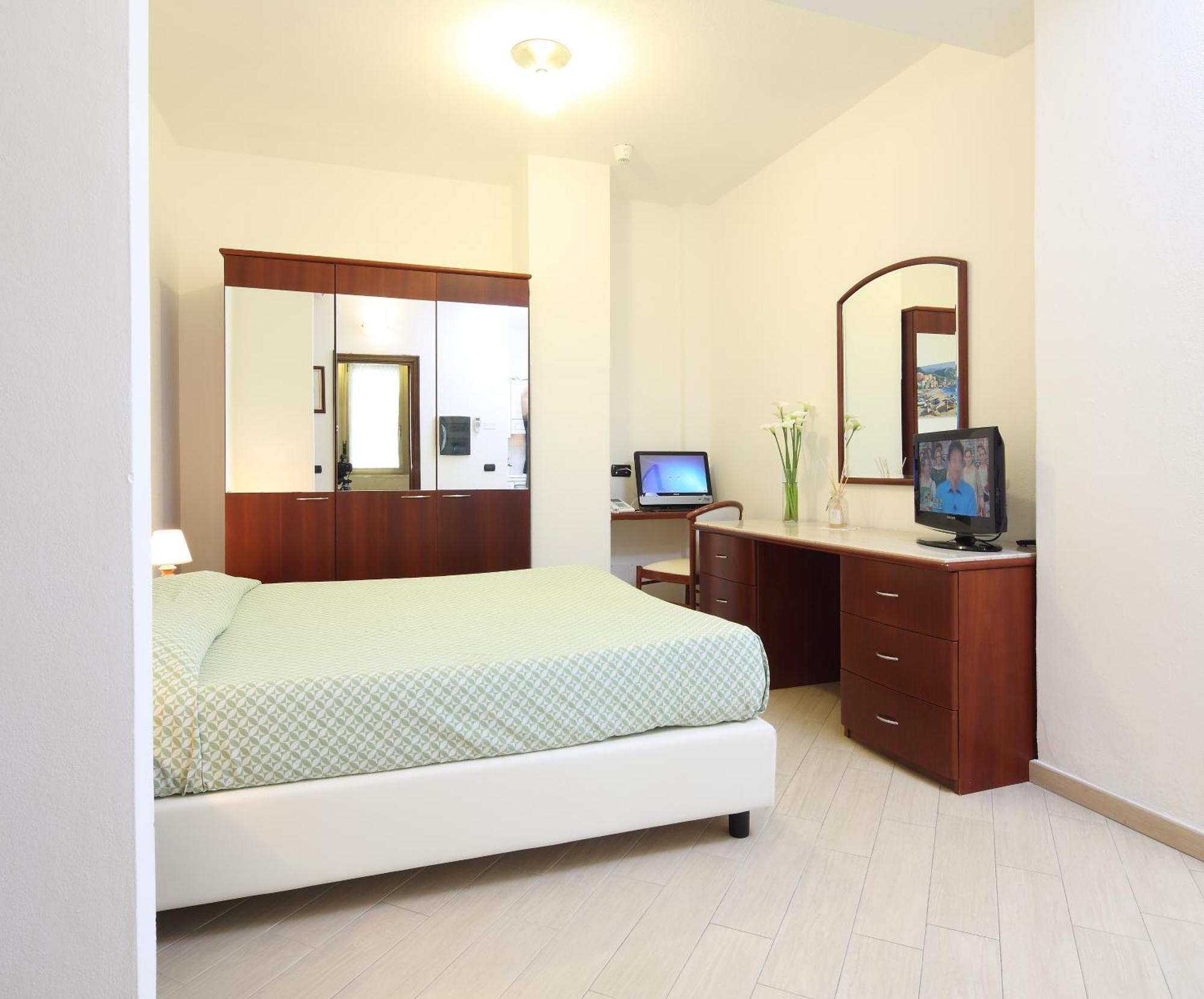 Residence Hotel Kriss Deiva Marina Bagian luar foto