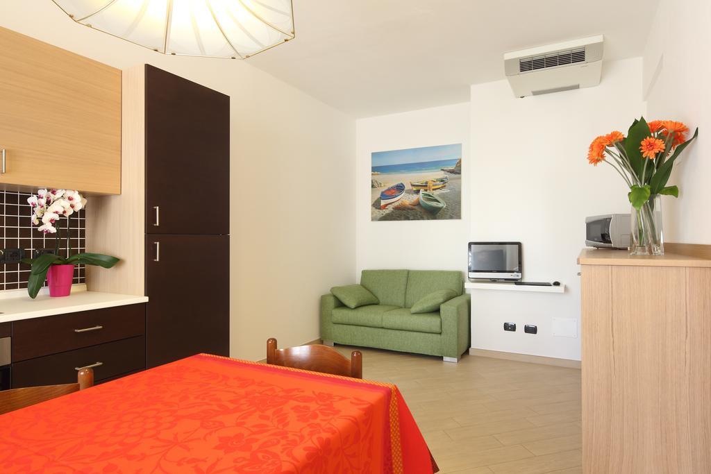 Residence Hotel Kriss Deiva Marina Bagian luar foto