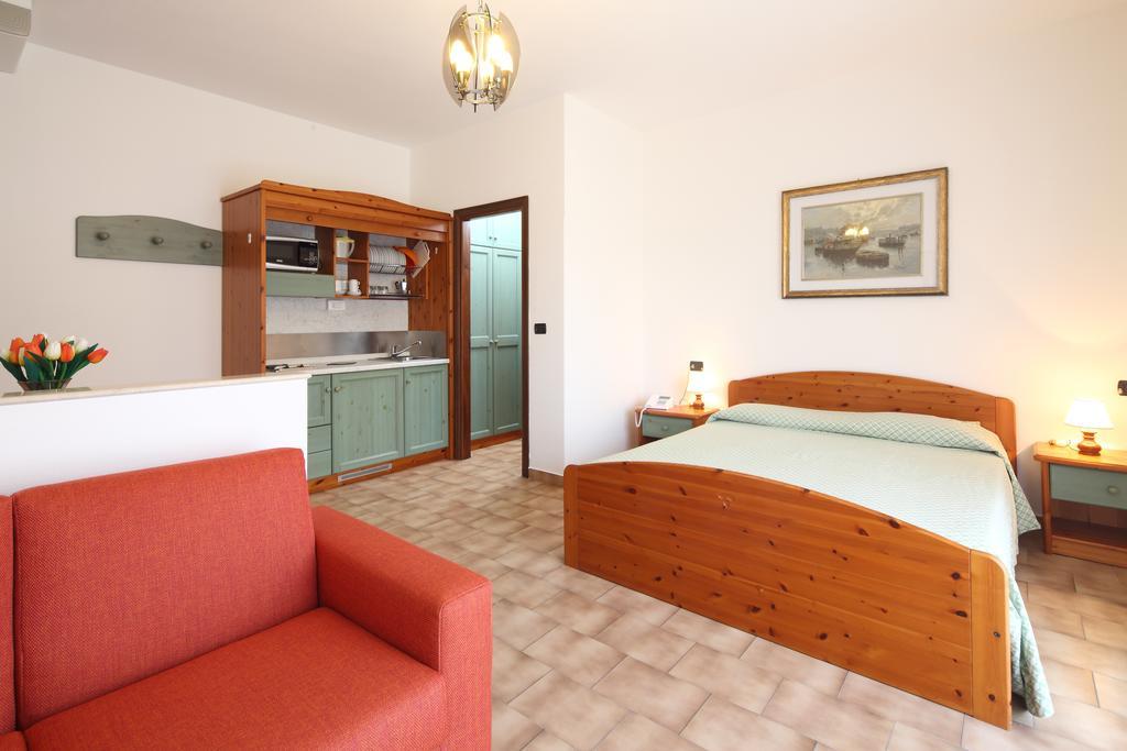 Residence Hotel Kriss Deiva Marina Bagian luar foto