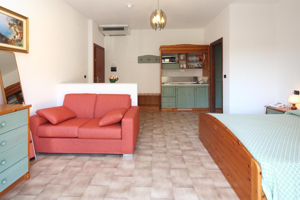 Residence Hotel Kriss Deiva Marina Bagian luar foto
