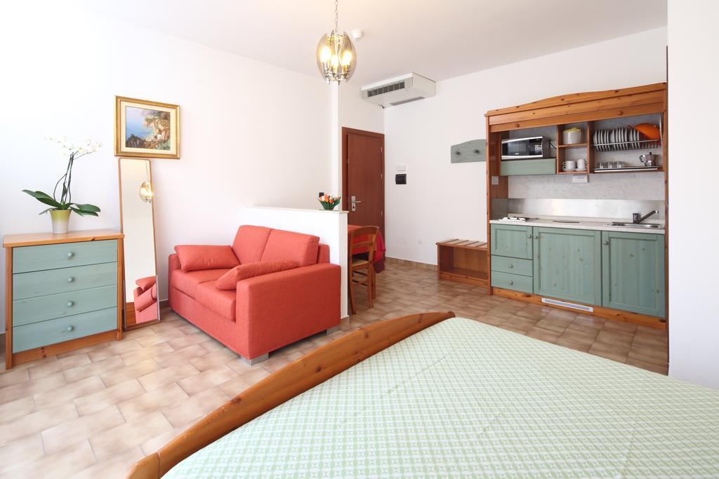 Residence Hotel Kriss Deiva Marina Bagian luar foto