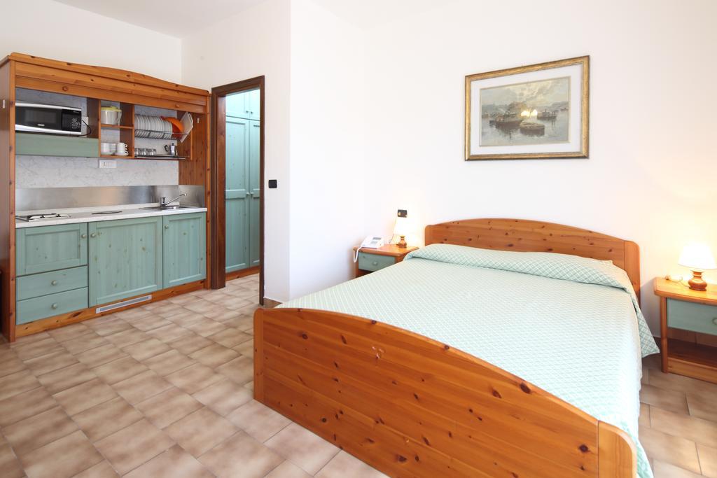 Residence Hotel Kriss Deiva Marina Bagian luar foto