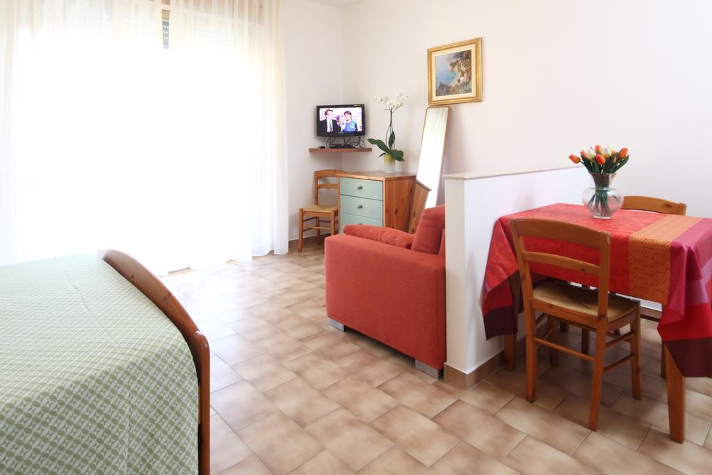 Residence Hotel Kriss Deiva Marina Bagian luar foto