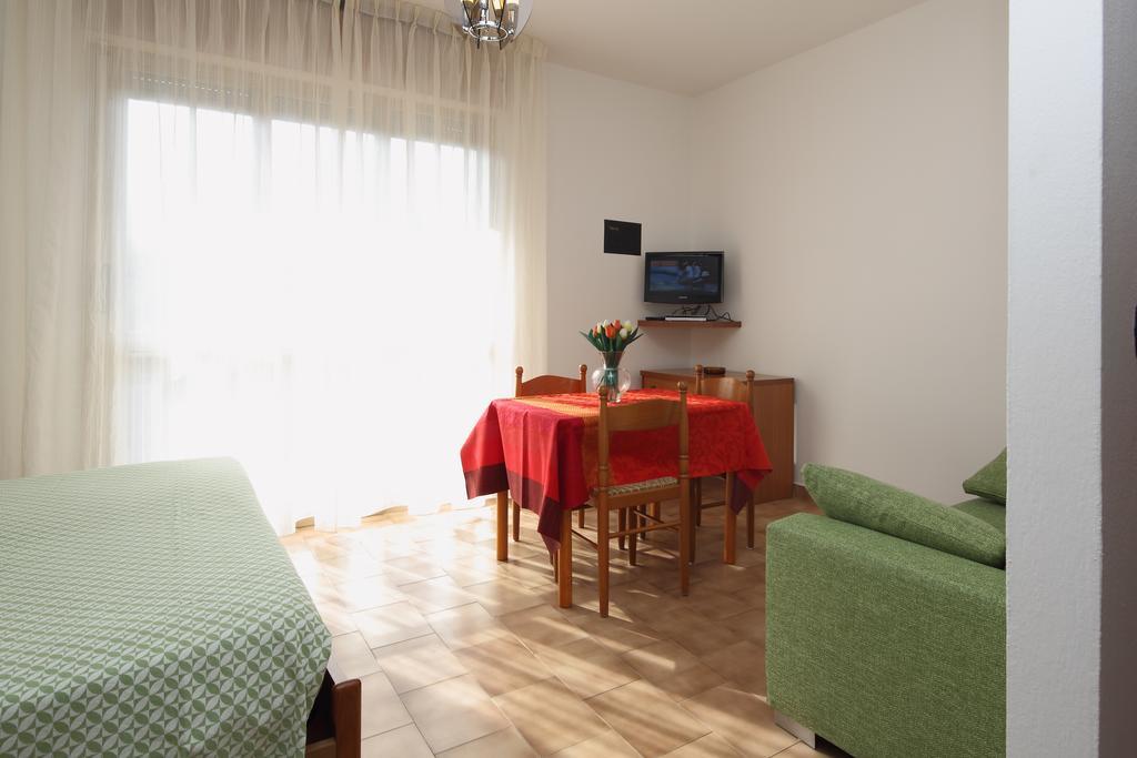 Residence Hotel Kriss Deiva Marina Bagian luar foto