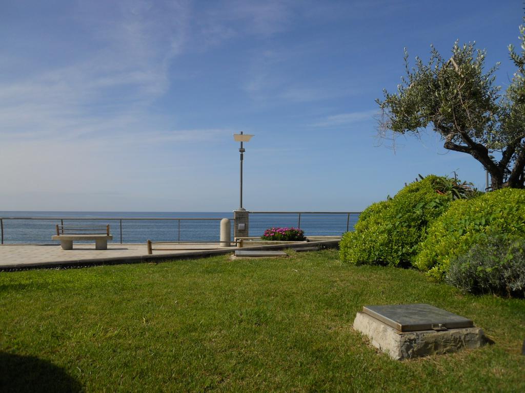 Residence Hotel Kriss Deiva Marina Bagian luar foto
