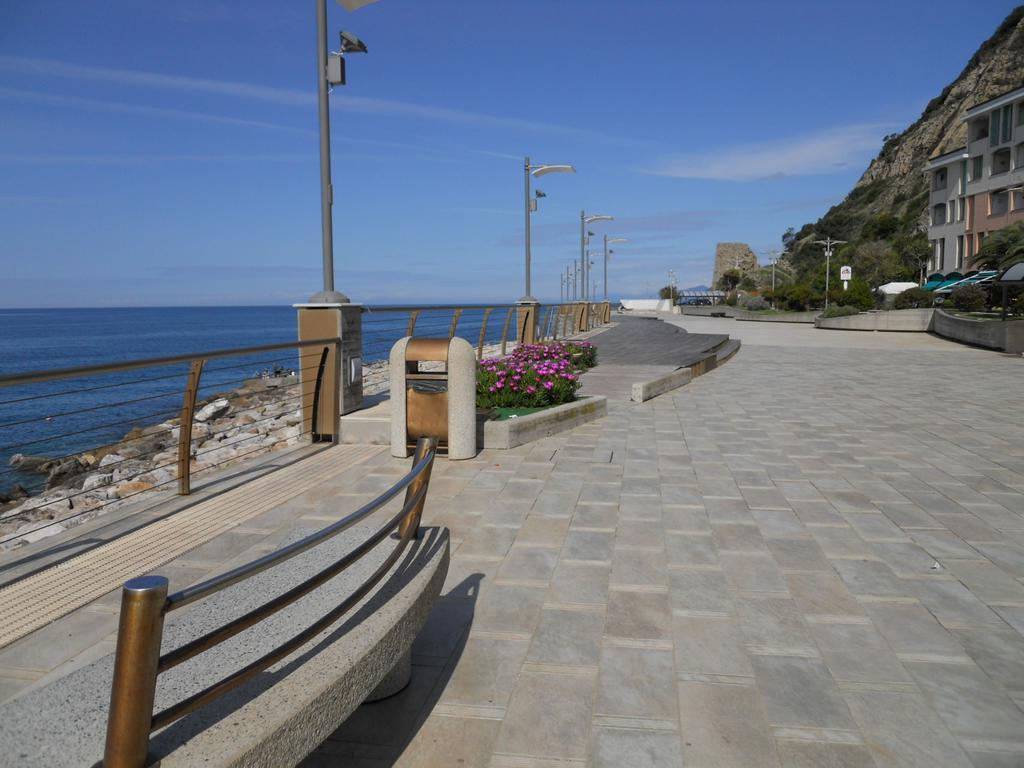 Residence Hotel Kriss Deiva Marina Bagian luar foto