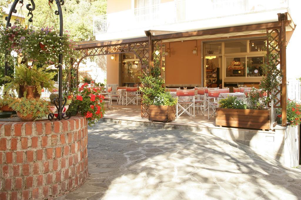 Residence Hotel Kriss Deiva Marina Bagian luar foto